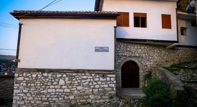 Guesthouse Belle View Old Town, Prenota Hotel Hotel a Berat County con parcheggio, Parcheggio