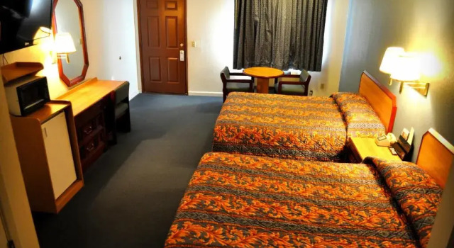 Четырёхместный номер Standard Mount Whitney Motel