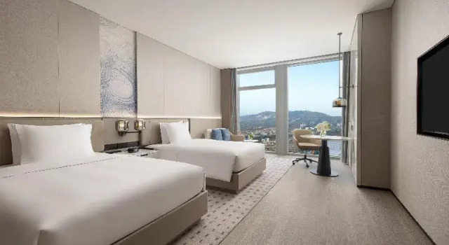 Четырёхместный номер Standard Crowne Plaza Jingmen by IHG