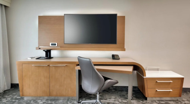 Люкс c 1 комнатой Courtyard by Marriott Charlotte Airport LoSo