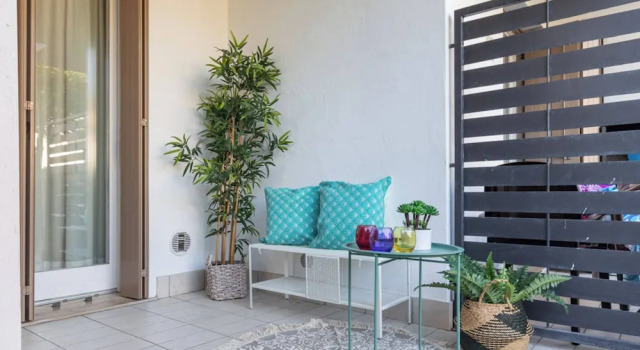 Апартаменты Pool View Apartment With Private Enclosed Garden