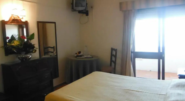 Трёхместный номер Standard с балконом и с видом на реку Aeromar Beach Hotel