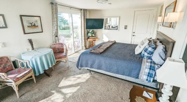 Номер Standard с видом на горы Juan de Fuca Waterfront Hotel & Cottages