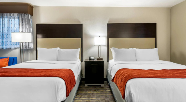 Четырёхместный люкс Comfort Inn & Suites Tigard near Washington Square