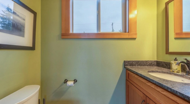 Spring Haus 2 Bedroom Home by RedAwning, Забронировать Отель Отели Columbia River Gorge 3 звезды, 3*