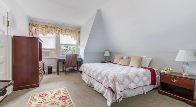 Номер Deluxe Castle Manor Inn