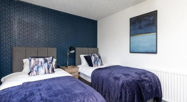 Findon House Spacious 3 bedroom, contractor, relocations friendly,10mins from GATWICK Airport, free parking, WIFI, garden, CRAWLEY, Забронировать Отель Отели Исторического графства Суссекса с парковкой, Парковка