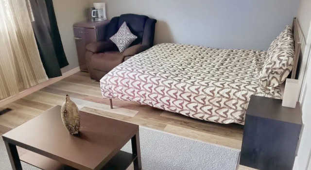 Colline-Single Room- Self Check-In, Rezerwuj Hotel Hotele w Outaouais z parkingiem, Parking