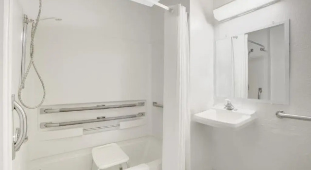 Двухместный номер Standard Super 8 by Wyndham Lake George/Warrensburg Area