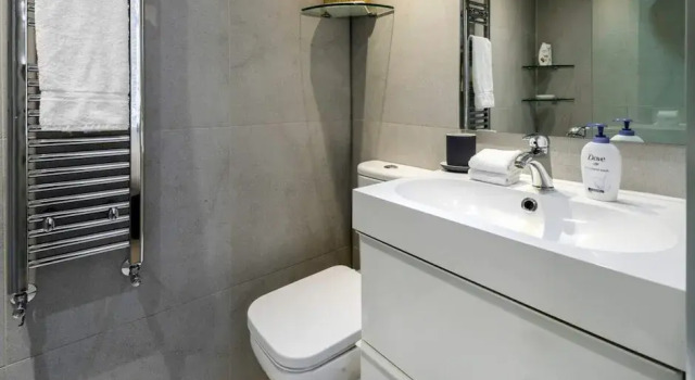 Апартаменты Elegant Earl's Court 2 bed 2 Bath Near Tube