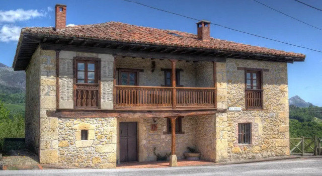 La Torea, Rezerwuj Hotel Hotele i noclegi w Sevares, Hotel
