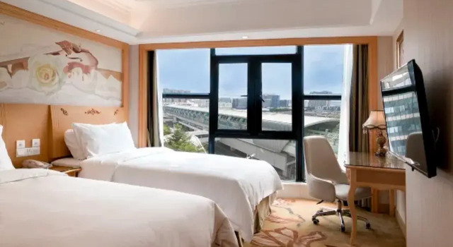 Vienna Hotel Shenzhen Qinghu Metro Station, Забронировать Отель Отели Шэньчжэнь 3 звезды, 3*