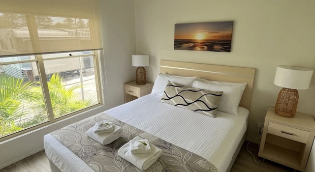 Номер Standard с красивым видом из окна Shelly Beach Holiday Park