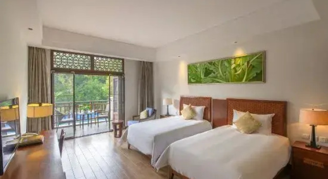 Номер Standard с красивым видом из окна Wuzhishan Yatai Rainforest Resort Hotel