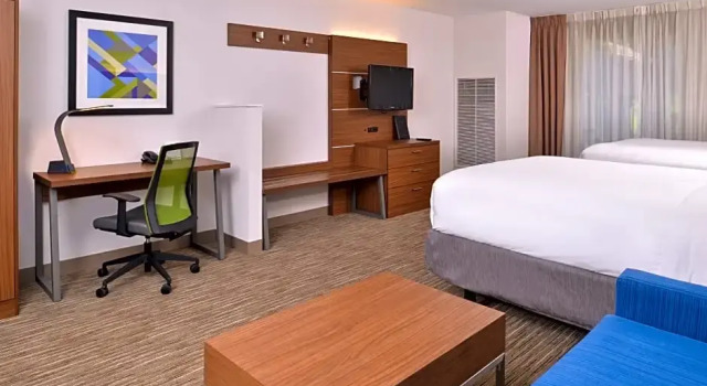 Четырёхместный люкс Holiday Inn Express & Suites Lacey - Olympia by IHG