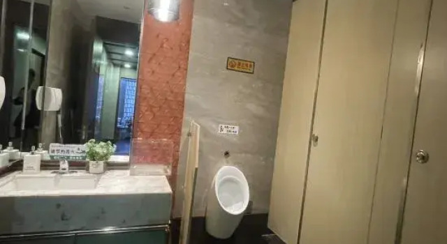 Кровать в общем номере (женский номер) Shen Qi Hotel