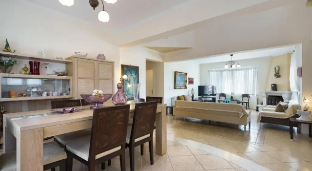 Charming Luxury Villa for 16 People, Book Villa Nikiti 
