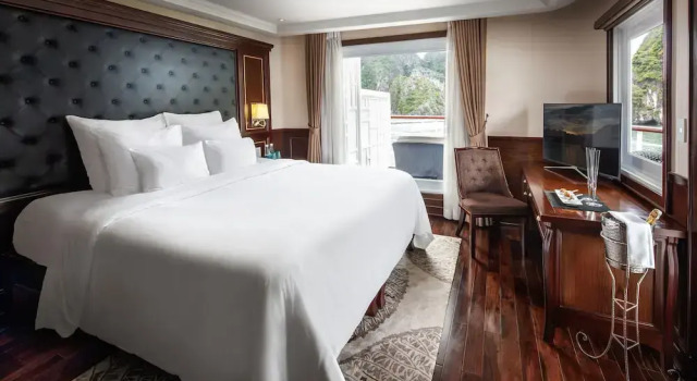 Люкс с балконом и с видом на залив Paradise Elegance Cruise Halong