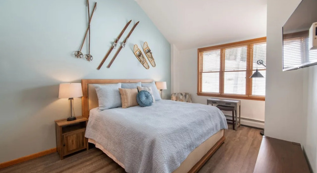 Zephyr Mountain Lodge, Condo , 7th Floor Forest and Slope View (Premium-Rated Condo 1705), Забронировать Отель Винтер Парк Winter Park - Fraser, рядом с Лыжный подъёмник Iron Horse
