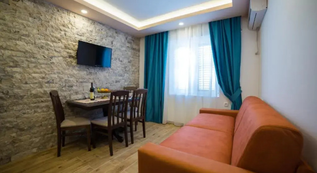 Апартаменты c 1 комнатой с балконом и с красивым видом из окна Guest House S-Lux