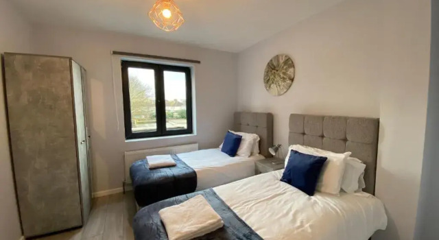 Апартаменты с 2 комнатами Zen Quality flats near Heathrow that are Cozy CIean Secure total of 8 flats group bookings available
