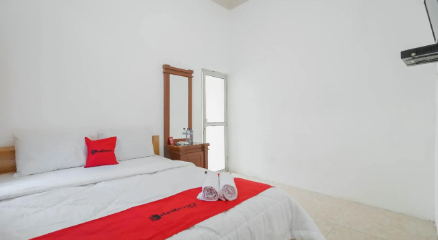 Номер Standard RedDoorz Syariah near Watervang Lubuk Linggau 2