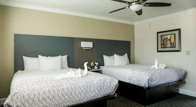 Sea Breeze Inn - San Simeon, Забронировать Мини-отель Отели San Luis Obispo County с бассейном, Бассейн