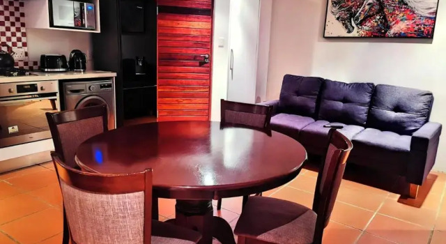 Апартаменты Lipizzaner Lodge - Kyalami, Midrand