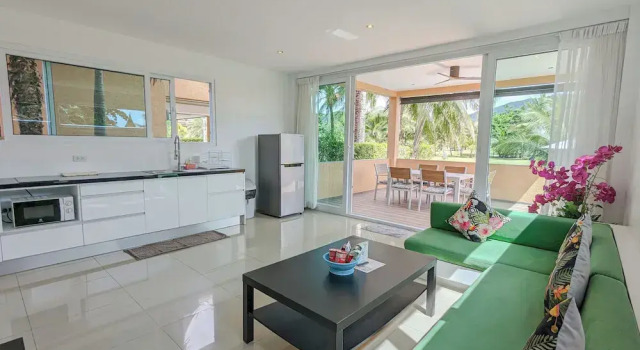 Poolside Apartments and Rooms