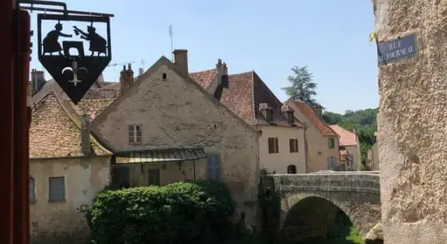 Bâtisse du pont Pinard et son granit rose, Забронировать Отель Семюр-ан-Осуа Côte-d'Or, рядом с Musée Municipal