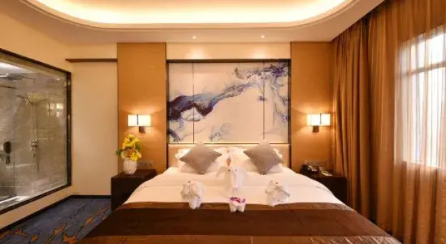 Люкс Business Baoming City Hotel Shenzhen (Honghuashan Subway Station)