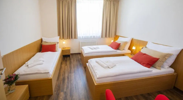 Resort Vyhlídka Šlovice, Rezerwuj Ośrodek wypoczynkowy Hotele w Central Bohemia z parkingiem, Parking
