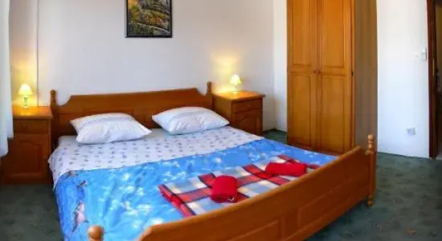 Apartments and Rooms Mare-Monti