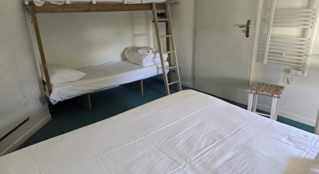 Семейный номер Standard Brit Hotel Essentiel Poitiers Gare du Futuroscope