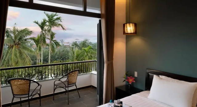Трёхместный номер Deluxe с видом на реку Serene River Hoian