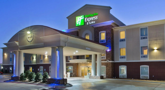 Четырёхместный люкс Holiday Inn Express Hotel & Suites Alvarado by IHG