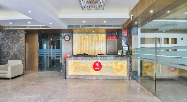 Capital O 17101 Hotel Furatt International, Rezervovat Hotel Hotely v Gujarat s parkováním, Parkování