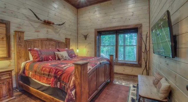 Stone Pine Lodge by Escape to Blue Ridge, Book Hotel Hoteller i Morganton med parkering, Parkering
