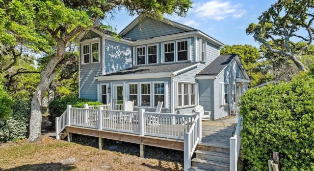 Коттедж Whispering Oaks 3 Bedroom Home by RedAwning