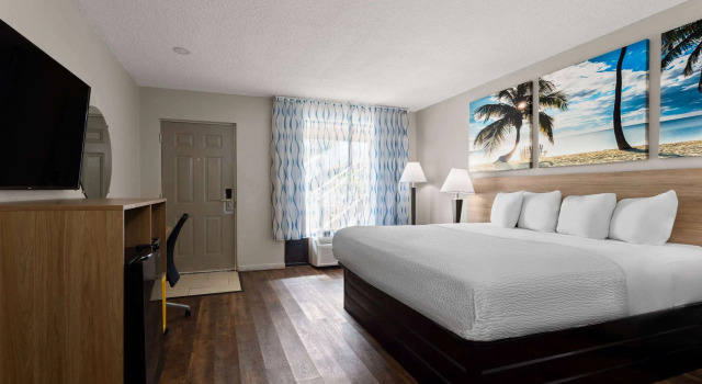 Days Inn by Wyndham St. Petersburg Central, Buchen Sie Hotel Hotels in Pinellas County mit Pool, Schwimmbad