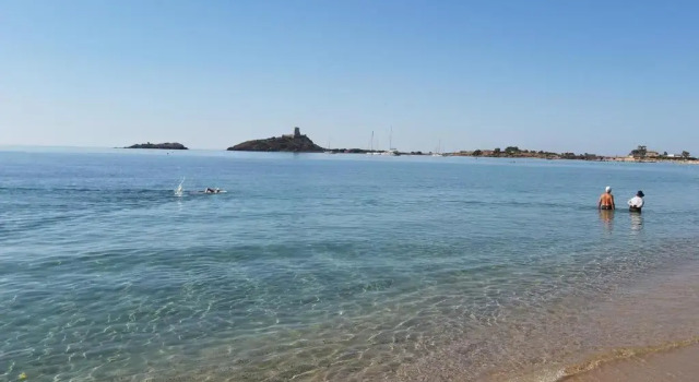 Коттедж A 30 metri dal mare di Nora, casa confortevole
