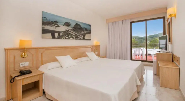 Номер семейный с видом на море Hotel Galeon