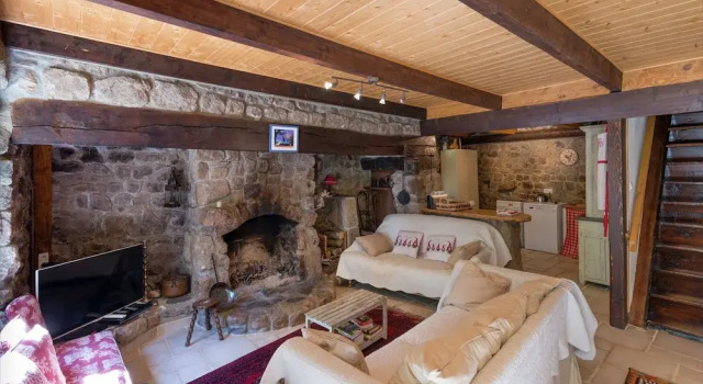 Beautiful farmhouse in mountain forest setting, Réserver Villa Saint-Pierre-sur-Doux France