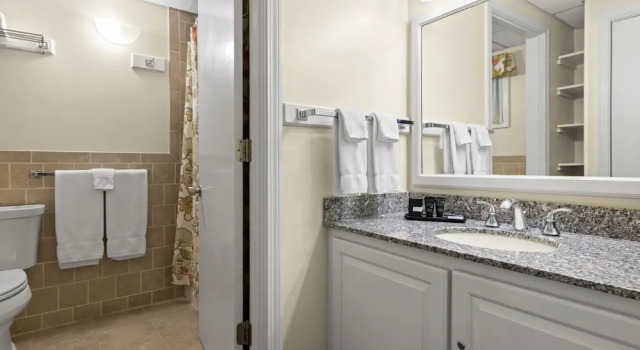 Четырёхместный номер Standard oceanfront The Sparhawk Oceanfront Resort