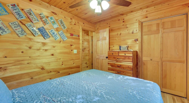Коттедж с 3 комнатами Riverfront Ellijay Cabin w/ Deck + Pool Access!