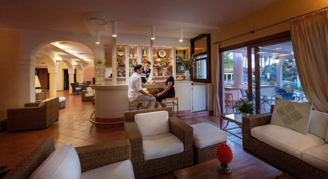 Lantana Resort Hotel & Apartments
