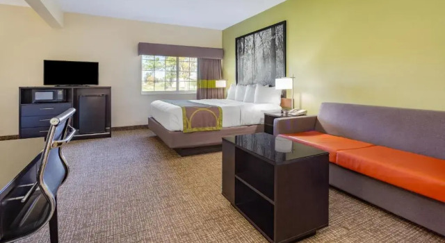 Люкс Emmetsburg Hotel & Suites