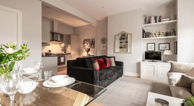 Bright Family Home close to Wandsworth Common