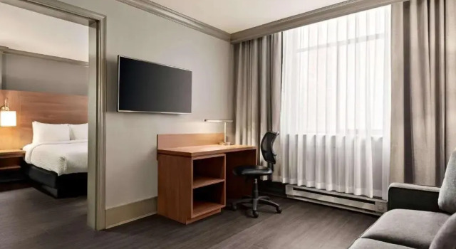 Двухместный люкс Days Inn by Wyndham Vancouver Downtown
