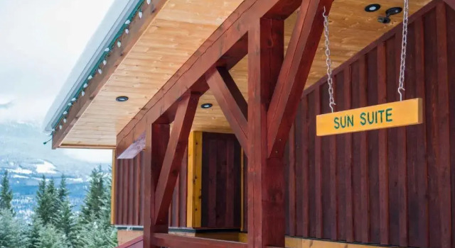 Люкс Deluxe Cedar House Restaurant & Chalets